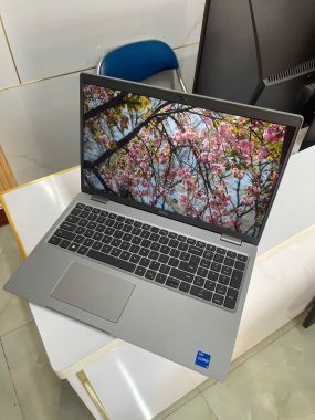 [ Likw new] Dell latitude 5530，Intel Core i7-1270/ RAM 8G / SSD 256G NVMe /màn 15.6