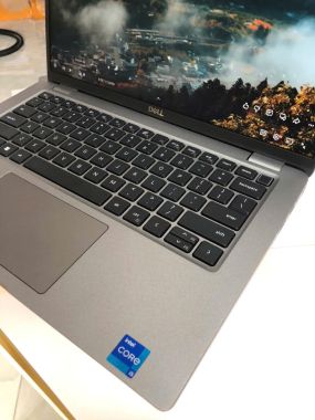 [Like New] Dell Latitude 5540 / Intel Core i5-1345U / Ram 16G / SSD 256G / Màn hình  15.6 FHD /  Màu bạc / Card đồ họa tích hợp Intel Iris Xe Graphics