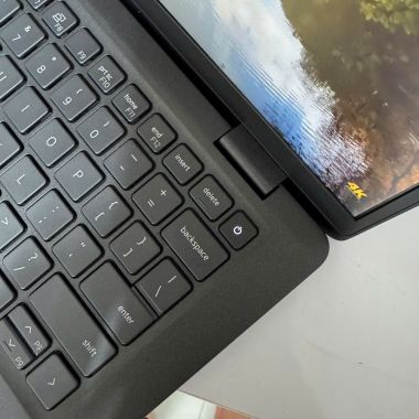 [Like New]Dell latitude 7330 / Intel Core i5-1235U /  Ram 16G /  SSD 256G /Card tích hợp Intel Iris Xe Graphics /Màn hình 13.3