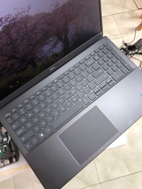 [Like New] Dell Vostro 5502 / Intel Core i7-1165G7 / Ram 8G / SSD 256G / Card rời  MX330 2G  / Màn hình  15.6