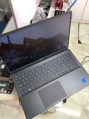 [Like New] Dell Vostro 5502 / Intel Core i7-1165G7 / Ram 8G / SSD 256G / Card rời  MX330 2G  / Màn hình  15.6