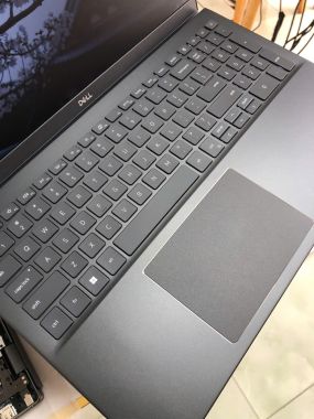 [Like New] Dell Vostro 5502 / Intel Core i7-1165G7 / Ram 8G / SSD 256G / Card rời  MX330 2G  / Màn hình  15.6