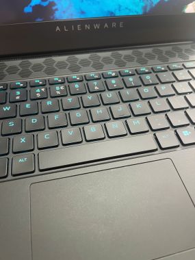 [like New]  Alienware M15 / Intel Core i7-12700H 14 nhân 20 luồng /Ram 16G / SSD 1T NVMe / màn 15.6’’ 2.5K 240Hz / Card RTX 3060 6G/ Trọng lượng ~ 2.6kg